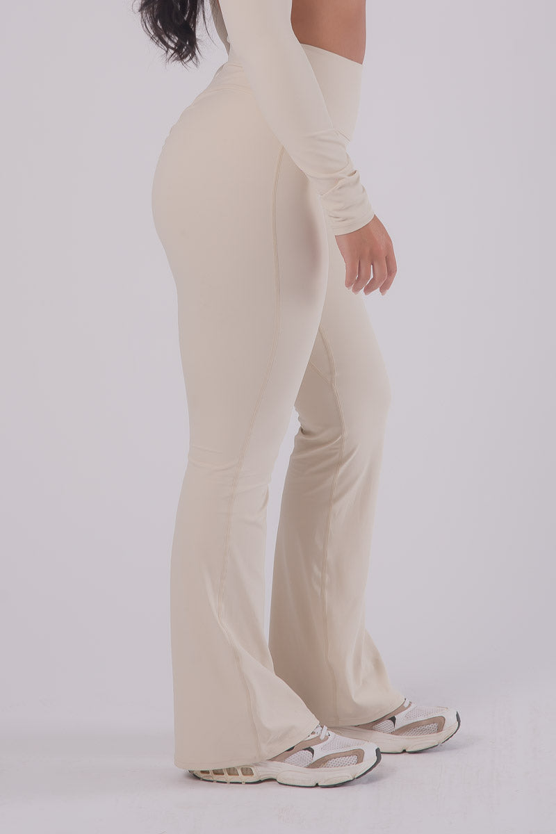 HD Seamless Scrunch Flared Pants - VANILLA ICE CREAM