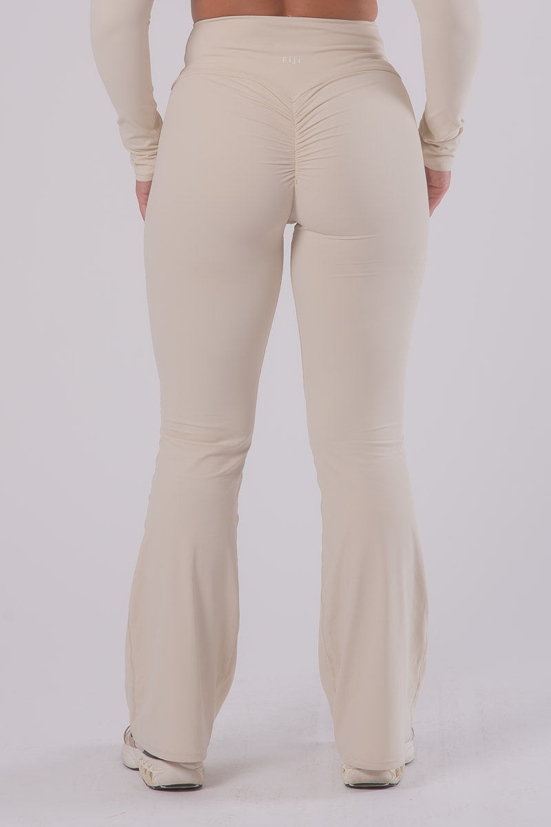 HD Seamless Scrunch Flared Pants - VANILLA ICE CREAM