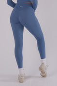 Load image into Gallery viewer, Define Seamless Leggings - DEEP OCEAN
